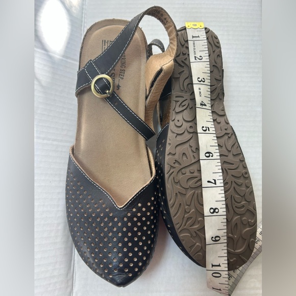 L'Artiste Mary Jane Spring Step flats in black in EUC, size 41 (US 9). - Picture 10 of 10